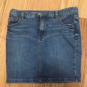 FREE PEOPLE Jean mini skirt size 2 lightly worn